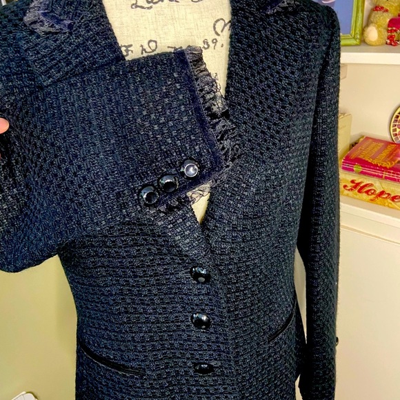 Jones New York suit size 10. Pristine. With velvet trim and delicate ruffle. - Picture 4 of 16